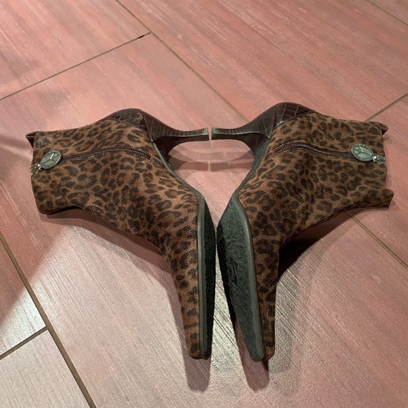 Donald J Pliner leopard print ankle boots - Picture 4 of 8